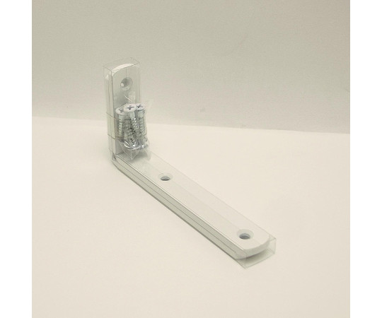 カラー化粧アングル　60×120mm　白　2個入 透明なパッケージに収められた2個の白い化粧アングルが並んでいる様子