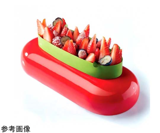 パボケーキ フツラ（Futura） 角度を変えた状態で、クリームがトッピングされたケーキの断面が見える。