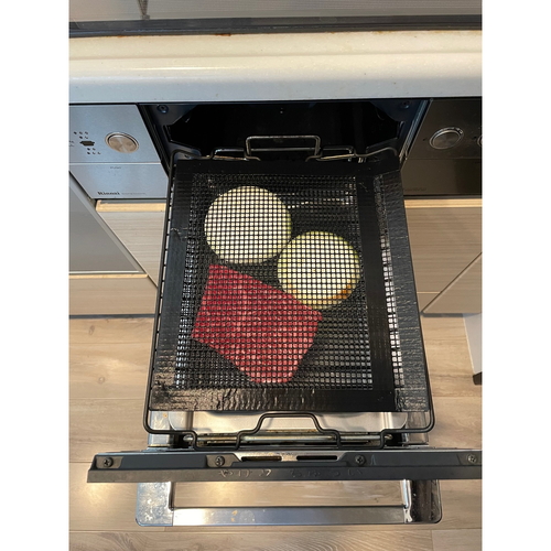 魚焼きグリル用身くずれしにくい焼き網バッグ 透明な素材で長方形の形をした収納バッグが折りたたまれている様子