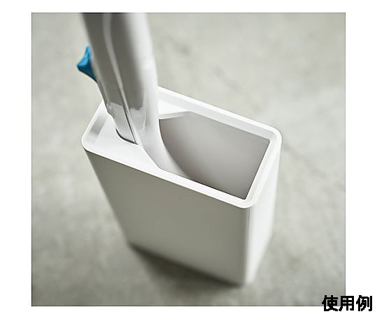 55x110x170mm 流せるトイレブラシスタンド(白) 全体が白のシンプルなデザイン、多角的に配置されたブラシスタンドの様子
