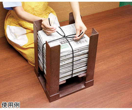 新聞浮きしばり　木調 横から見た木調のしばりが整然と並んでいる様子