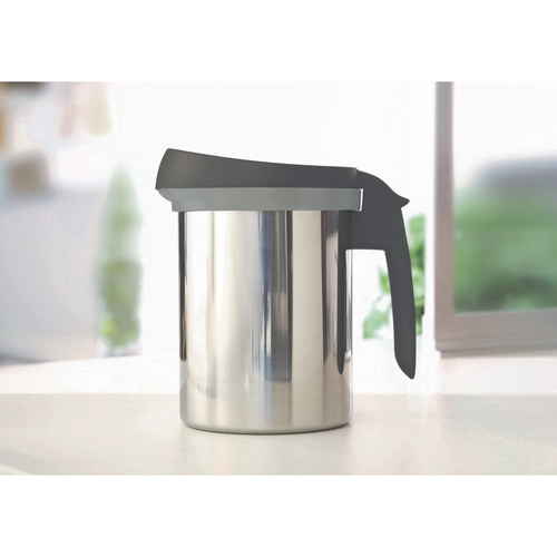 オイルポット　ロカポット 透明な容器に入った油が注がれる様子と、蓋が横に置かれている状態