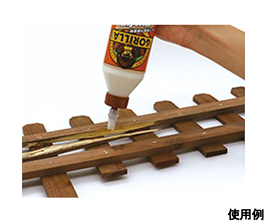 532ml 木工用超強力接着剤 濃い青色のパッケージが正面に向かって置かれ、注ぎ口が見える状態