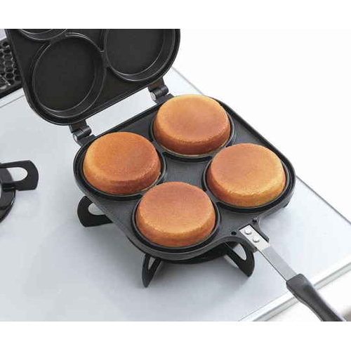 大判焼き器　フッ素加工　おやつDEっSE　アルミニウム 円形の焼き型が並べられた高台の上で、焦げ目がついた焼き菓子が並ぶ様子