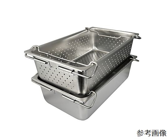 18-8 給食バット 穴明 1/1サイズ H100mm 深さのある金属製のバットが横向きで並べられた状態