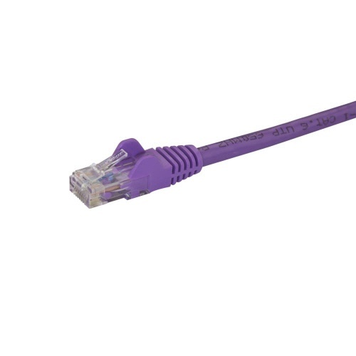 カテゴリ6　LANケーブル　RJ45モールドコネクタ　ツメ折れ防止　1m　パープル　1本 ケーブルの先端部分がクローズアップされた状態、パープルの色合いが目立つ。
