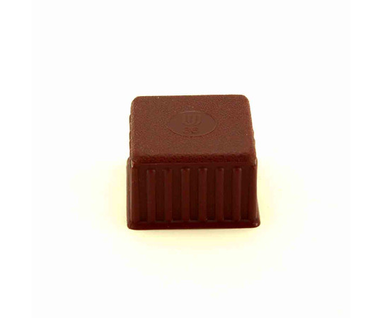 イスキャップ　角脚用　茶　対象脚サイズ36mm 角がある茶色のキャップが、透明な背景に置かれた状態を示す。