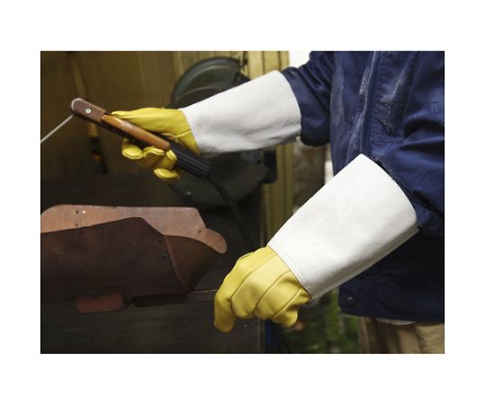 溶接用手袋 牛表革5本指 W-115 手袋の正面が見える状態で、しっかりした革質の質感が表現されている