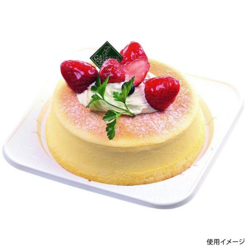 ケーキトレー CLデコ皿6号 SE エフピコチューパ 明るい場所で撮影された白いケーキトレー、中央に花柄のデザインが施されている様子