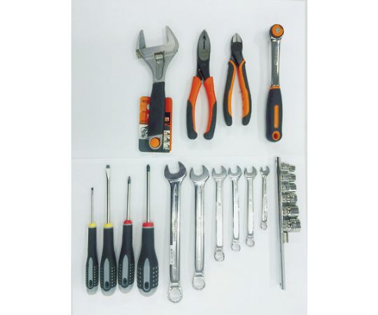 ツールキット 工具セット 差込角9.5mm 22点セット 工具が整然と並び、個々にラベル付けされた状態