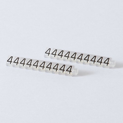 陳列備品 ニュープライスキューブ補充L用(20粒) 透明/黒 4 友屋 透明と黒の補充用商品が整然と並び、各粒が見える状態