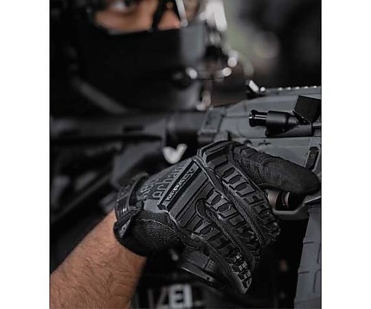 M-Pact タクティカル マルチカム S 全体がしっかりとした色合いのカモフラージュパターンで覆われた装備品が目を引く状態。