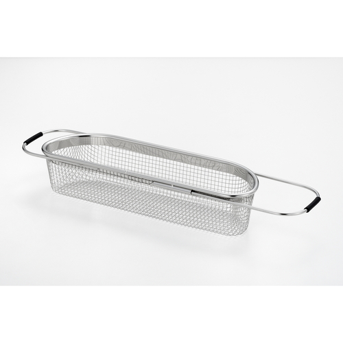 水切りラック　スライド式シンクバスケット　ステンレス　スリム　伸縮式 スライド式の収納トレーが開放された状態で、シンクの上に設置された様子