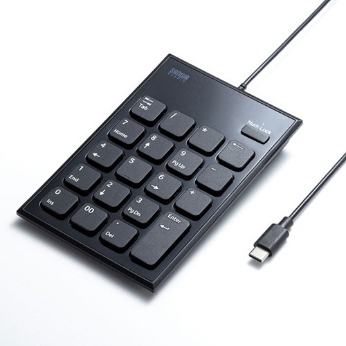 静音Type-Cテンキー　ブラック　1個 黒いテンキーが斜めから見える状態で、キーキャップが光沢を帯びている。