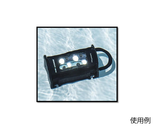Nomad NOW(ポータブルLED灯光器) 明るく照らされた状態で、異なる角度から見える湾曲したデザイン。