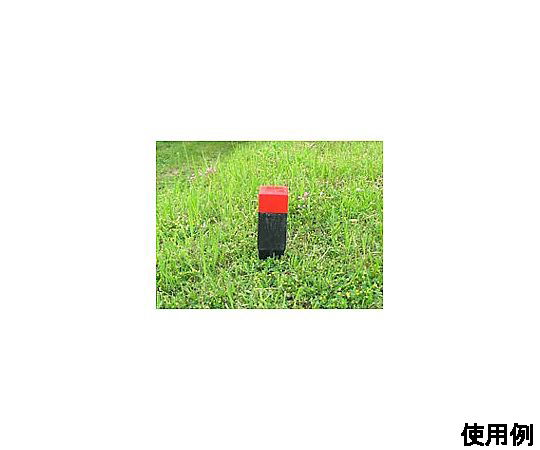45x45x600mm 境界杭(再生プラスチック) 直立して並べられた再生プラスチック製の杭、質感が確認できる状態。