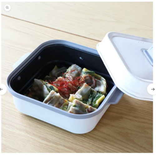 レンジパン　角型　フタ付き　食洗器対応　電子レンジ調理器具　copan　レンジグリル 透明なフタが乗せられ、スタッキング可能な角型の容器が並んでいる様子