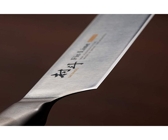 村斗 Fit-Line ぺティーナイフ 130mm 刃先が鋭く光沢のあるナイフが平置きされた様子
