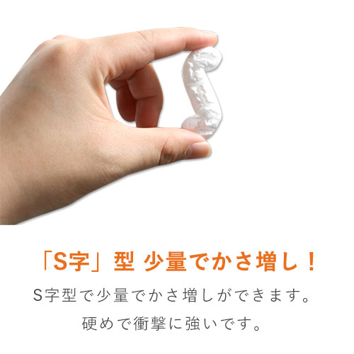 アスパックサラサラ 発泡緩衝材（300×250mm小袋）｜高強度！隙間埋めに 透明フィルムに包まれた小さめの白い発泡パッドが1枚、平置きされている状態