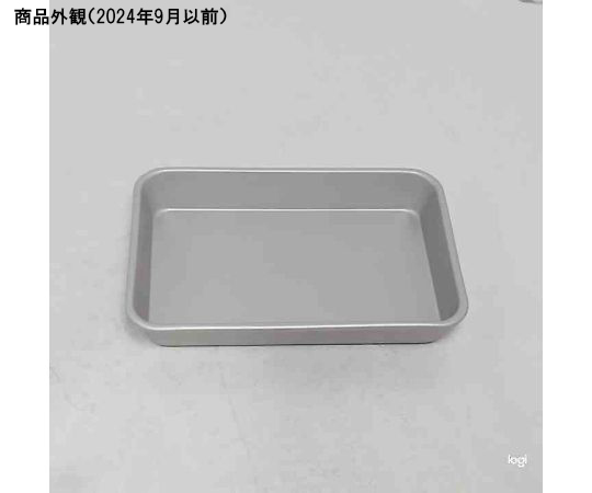 アルミ 標準バット 7号 全体が銀色のアルミニウム製、先端がラウンドになったバットの側面。