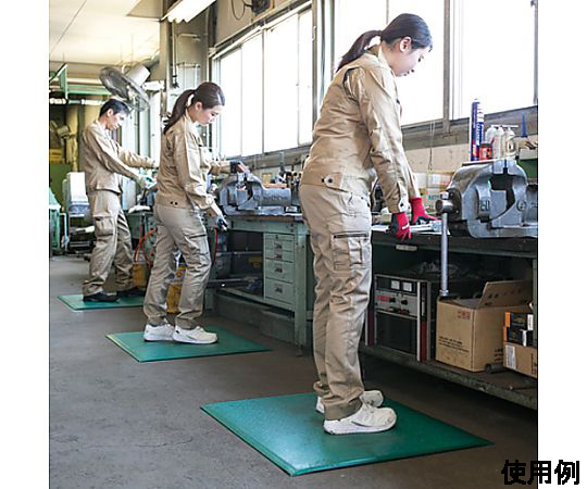 450x 600mm 疲労軽減マット(底冷え防止) 厚みのある素材で、滑らかな表面が特徴的なマットの全景