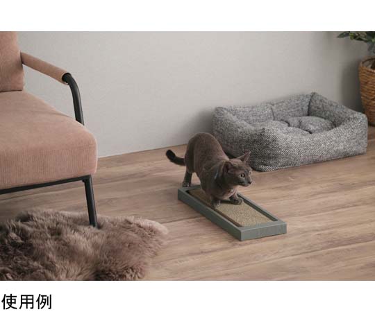 猫の爪とぎ スリムタイプ ブラウン 側面から見た猫の爪とぎ、シンプルなデザインとブラウンの色合いが特徴的