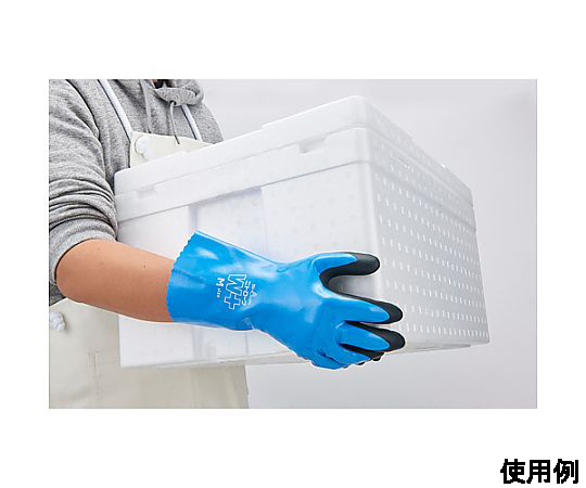 [L] 手袋・耐油(ニトリルゴム) 指先が明るい色の手袋が、裏返しで置かれている様子