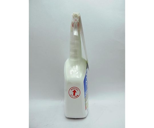 屋外のコケ・カビ除去用　アウトドアクリーナー　1L 白いボトルに赤いキャップの清掃剤が正面から見える状態