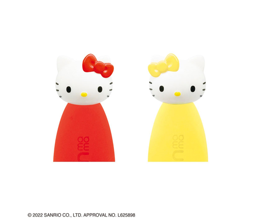 フォーク＆スプーンケース付 ハローキティ 12個入 正面から見たカラフルなパッケージ、キャラクターのデザインが際立つ状態。