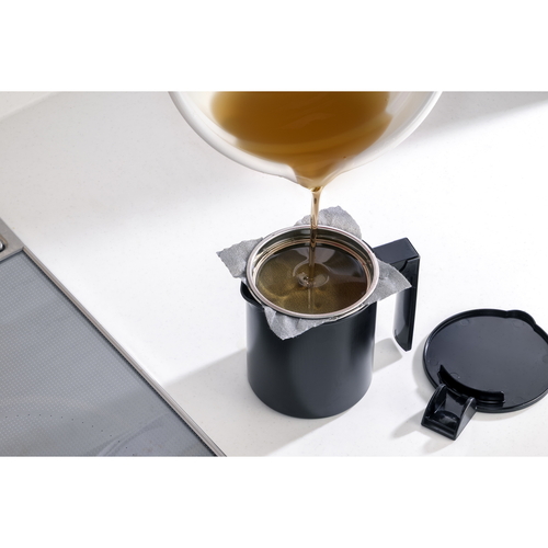 オイルポット交換用フィルター　活性炭油ろ過シートW　12cm　8枚入り 白いフィルターシートが均等に重ねられ、透明なパッケージに収められている様子