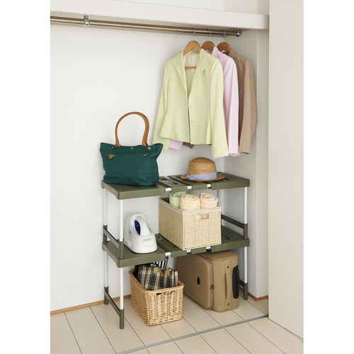 ラック　幅76.5~92cm×奥行37×高さ35・40cm　2台入　整理棚　伸縮　クローゼット　押し入れ　収納 明るい部屋で壁際に配置された伸縮可能な収納棚が2台並んでいる状態