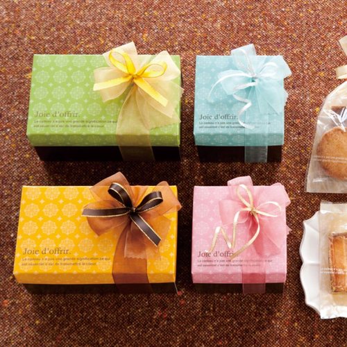 ギフト箱 ヨーロピアンギフトBOXワイド型 オレンジ-S(20枚) ヘッズ オレンジ色のギフト箱が横向きに並べられた状態