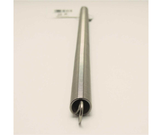 ステンレス引きバネ　線径1.4mm×外径12mm×自由長300mm 金属の光沢があるバネが静かに立てられた状態