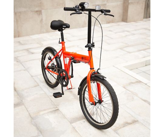災害時用ノーパンク自転車　ハザードランナー　26インチ ハンドルが見える正面からのアングルで、シンプルなデザインのフレームと太めのタイヤが特徴的な自転車。