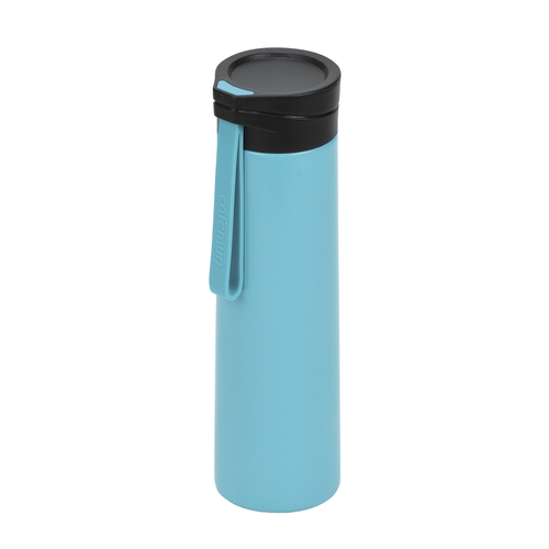 水筒　カフェマグ　スリムスリム　ストラップ付　250ml　ミニボトル　ブルー ストラップがついたブルーのミニボトルがテーブルに置かれた状態