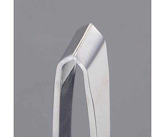 90mm 毛抜き(幅広) 持ち手部分が広めに設計された上向きの毛抜き