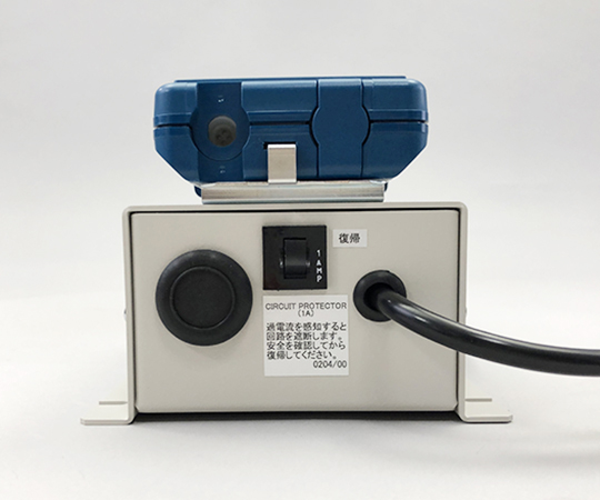 酸欠警報ユニット　センサー内蔵型　回転灯直付け センサーを搭載した回転灯が取り付けられたユニットの側面が見える状態