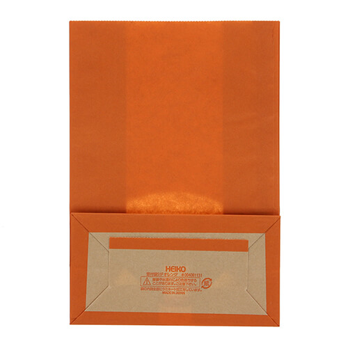 角底袋（窓付き・オレンジ・幅120×マチ65×高175mm) 正面を向けて立てられた単体のオレンジ色の袋で、中央に縦長の透明窓がありマチが広がった様子