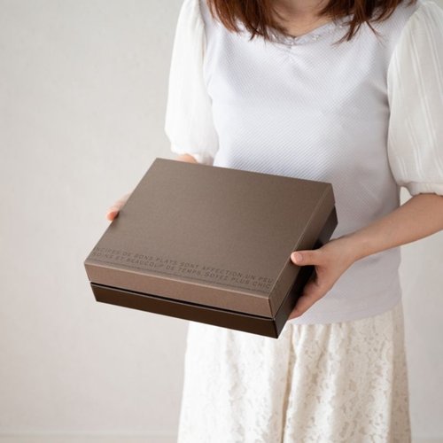 ギフト箱 モダンギフトBOX-SS(10枚) ヘッズ パッケージが並べられ、角が整った状態