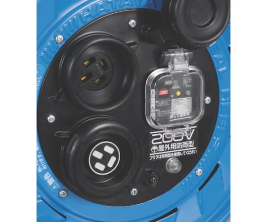 三相200V型屋外用コードリール　30m　アース・ブレーカー付 側面から見た状態で、コードが巻かれたリールと接続プラグが確認できる様子