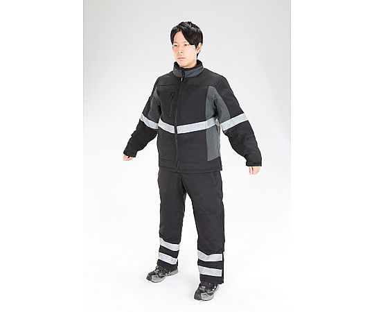 [M] 防寒ジャケット フロントジッパーが開いた状態で吊るされたジャケット