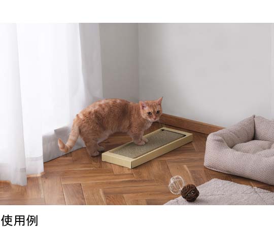 猫の爪とぎ スリムタイプ ナチュラル 側面から見たシンプルなデザインの爪とぎ、自然な素材感が際立つ状態