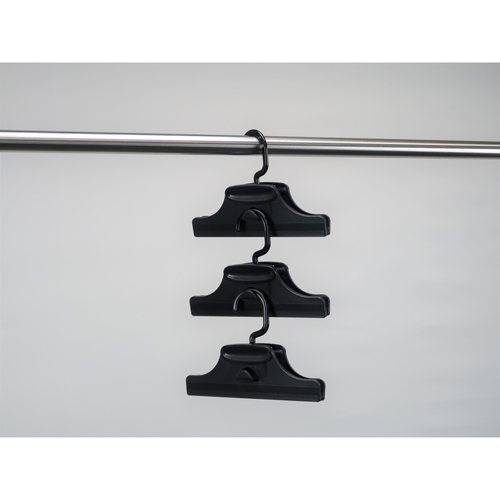 ハンガー　がっちりクリッパー　BK　GC-01 クリップ部分がしっかりと開いた状態で横から見えるハンガー
