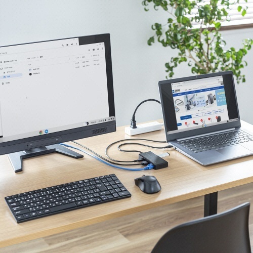 USB　Type-C　ドッキングステーション　1台 製品の正面が見える状態で、接続ポートやLEDインジケーターが確認できる。