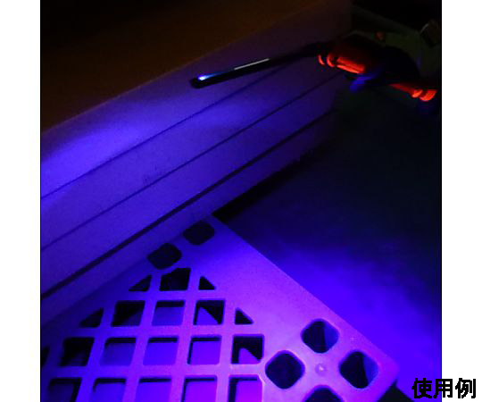 [充電式] LEDライト(白色/ナチュラル色/UV) シンプルなデザインのLEDライトが正面から見える状態