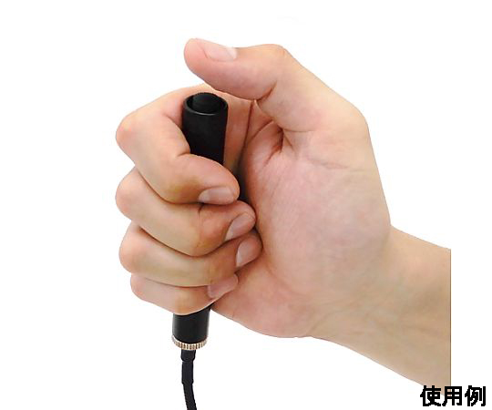 [単4x2本] フレキシブル隙間ライト/LED 柔らかな光を放つ、曲がる形状の照明器具が中央に置かれている様子