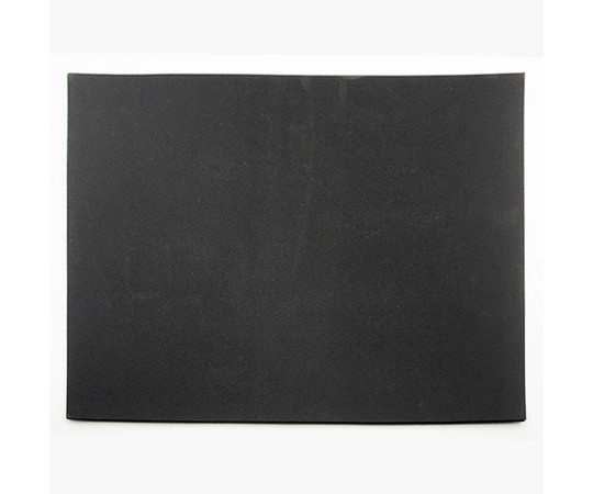 EPDMゴムスポンジ　グリップ　縦30cm×横30cm×厚み5mm 表面が滑らかな平面で、黒いゴム素材が広がる状態