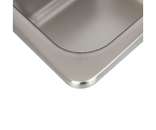 スギコ 18-8 ホテルパン 1/9サイズ 1.05L 内側が光沢のある金属製のホテルパン、底が平らで深さが浅い状態