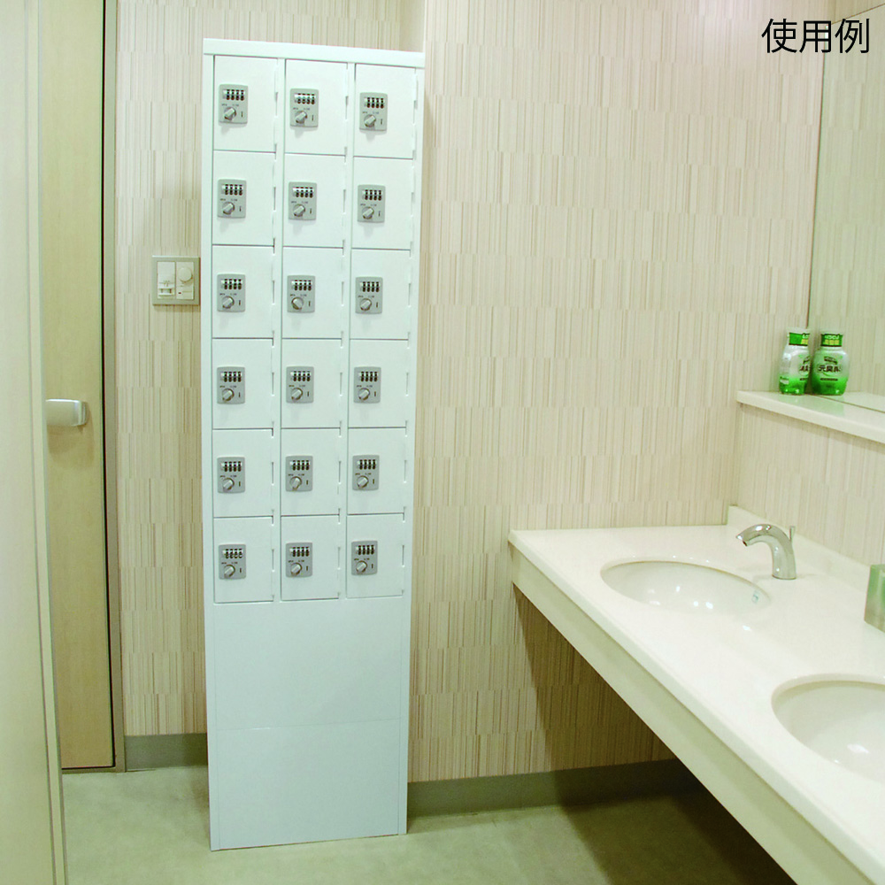 小物保管庫18人用 ダイヤル式(ホワイト) ホワイトのダイヤル式保管庫が整然と並んでいる状態