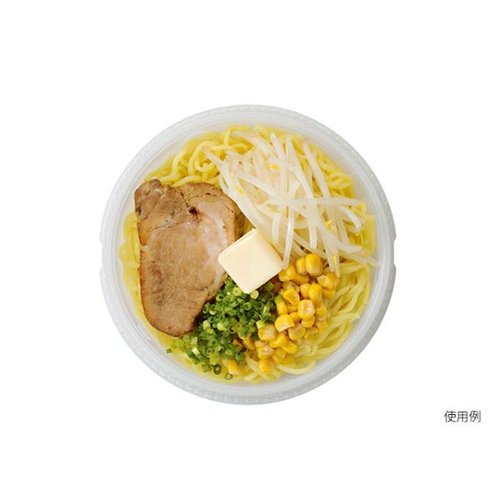 KNB-185 中皿 ナチュラル [ケース販売] 陶器製の中皿がテーブルに並べられ、柔らかな自然な色合いが際立つ状態